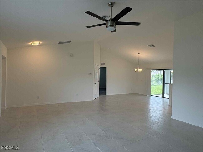 Building Photo - 309 SE 19th Ln