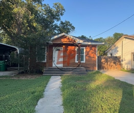 Building Photo - 221 N Bermuda St