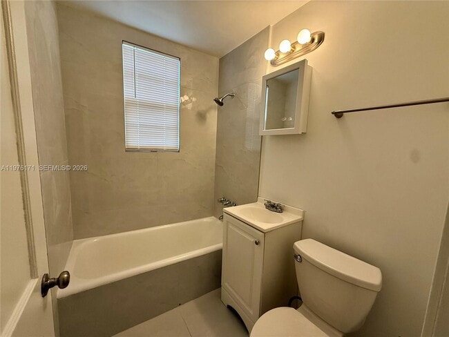 Building Photo - 114 Antilla Ave