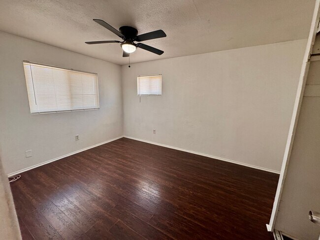 Foto del edificio - 205-205 Valley View Dr