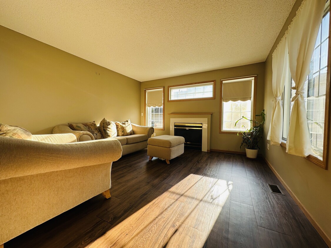 Foto principal - 1054 Lovell Ave W