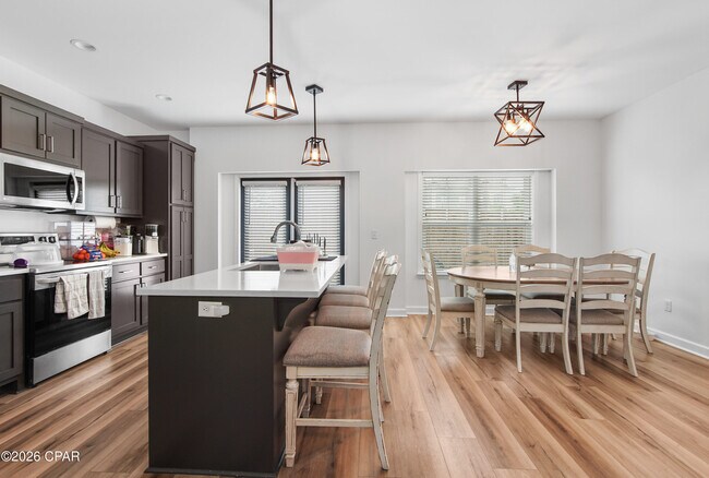 Foto del edificio - 309 Raven Ln