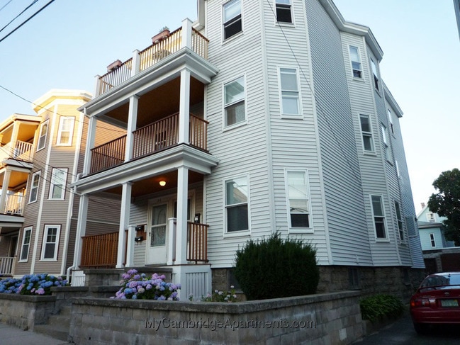 Building Photo - 28 Clarendon Ave