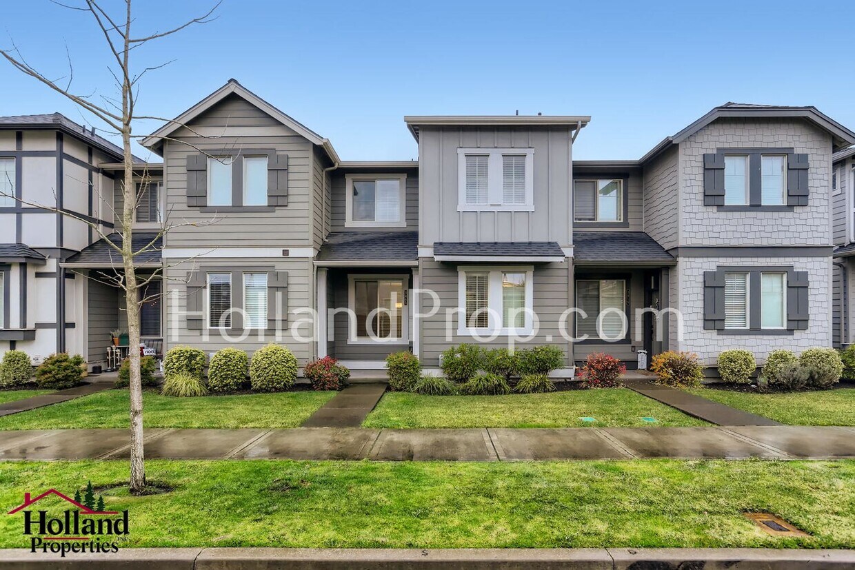 Primary Photo - Gorgeous home in popular South Hillsboro A...