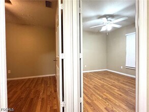 Building Photo - 117 Shadow Lakes Dr