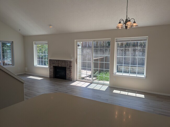 Foto del edificio - 6925 / 6927 Ridgetop Dr NE