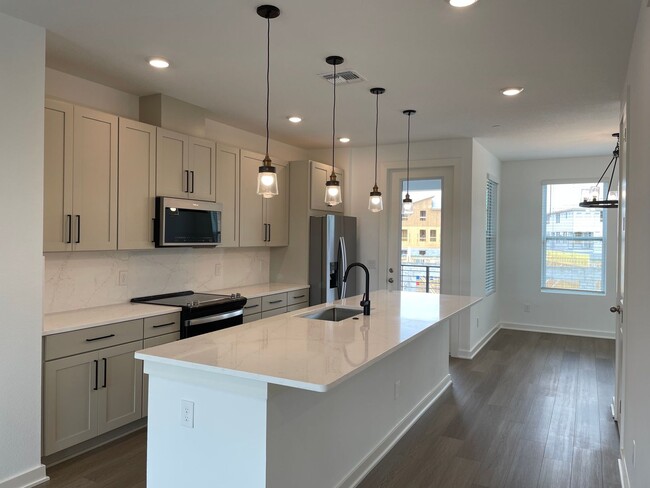 Building Photo - 3 Bedroom, 3.5 Bath Townhome with 2 Car Ga...