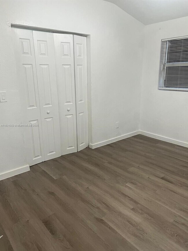 Foto del edificio - 2555 NE 181st St
