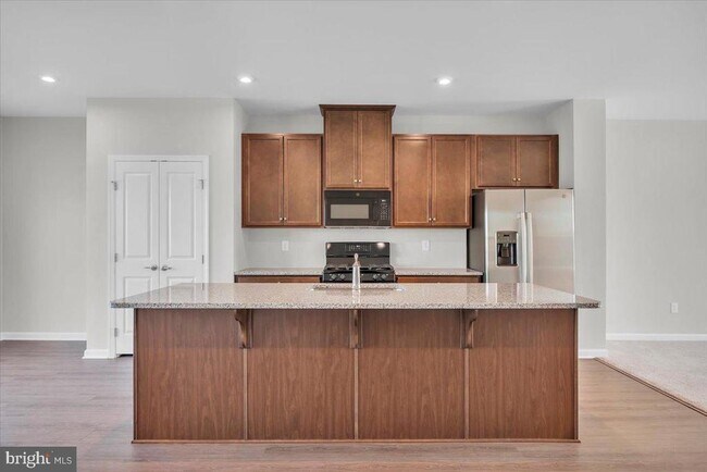 Foto del edificio - 40 Hamilton Ct