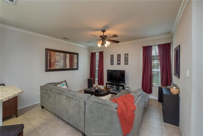 Building Photo - 4300 Spring Hill Dr