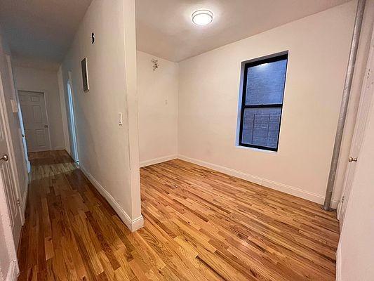 Foto del edificio - 3 bedroom in BRONX NY 10467