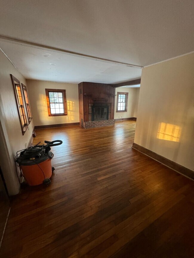 Foto del edificio - Cozy Two Story Home with Two Bathrooms