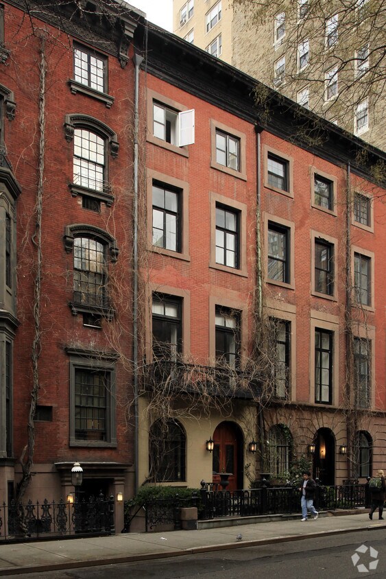 Primary Photo - 15 W 9th St