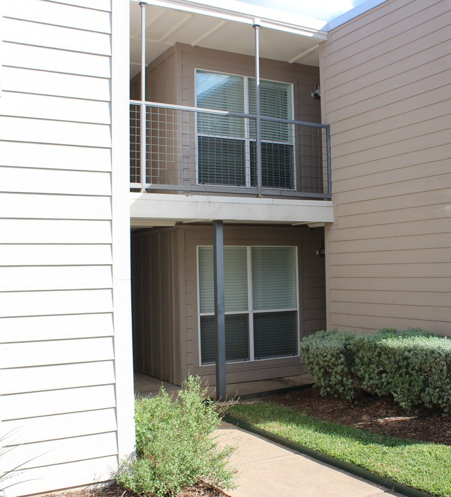 Building Photo - Carillon Apartments