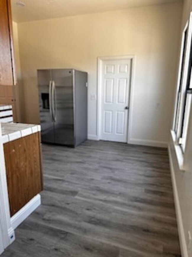 Foto del edificio - 4329 West St