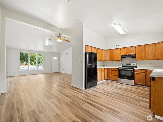 Foto del edificio - Ruth Duplex Unit A