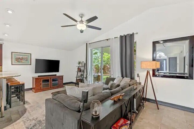 Foto del edificio - 14991 Harriet Ave