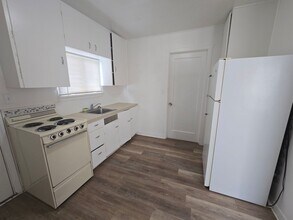 Building Photo - 1056 W Marina Dr