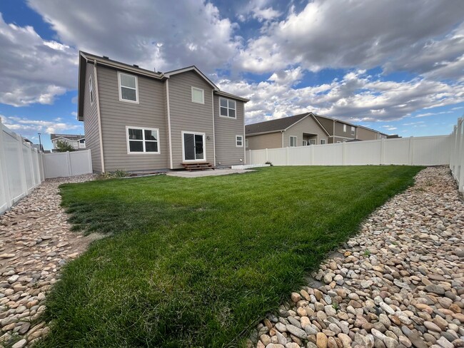 Building Photo - Amazing Cumberland Green home