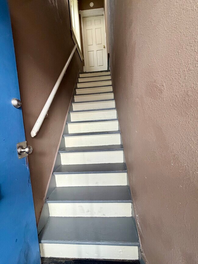 Escalones de entrada - 2736 59th St