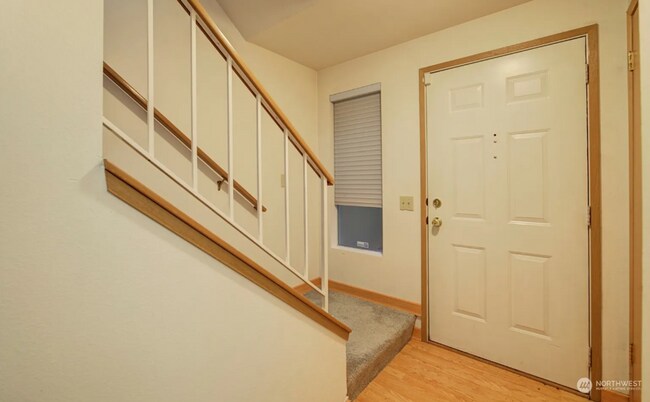 Building Photo - 2 Week Move In Special - Beautiful Edmonds...