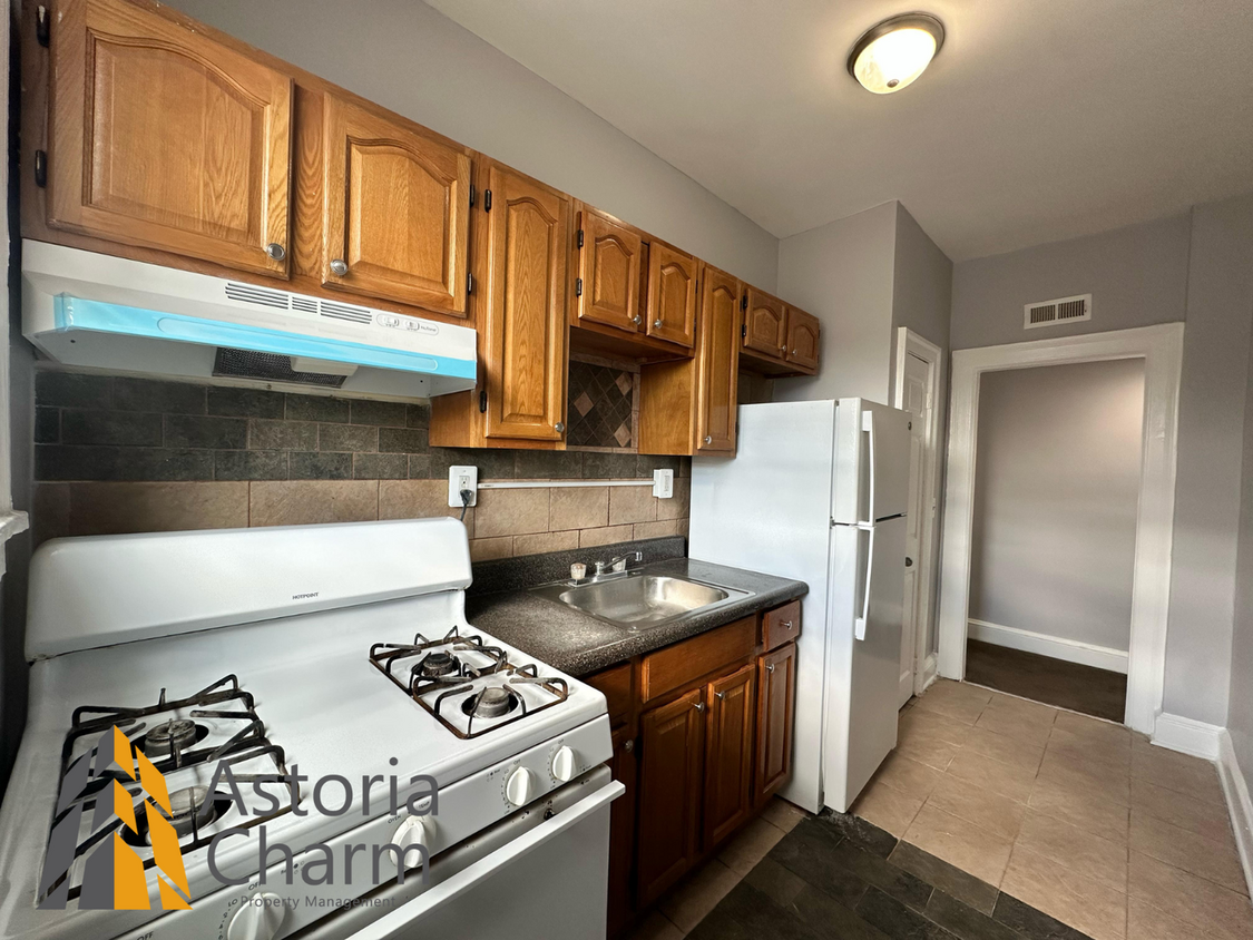 Foto principal - 2210 Roslyn Ave
