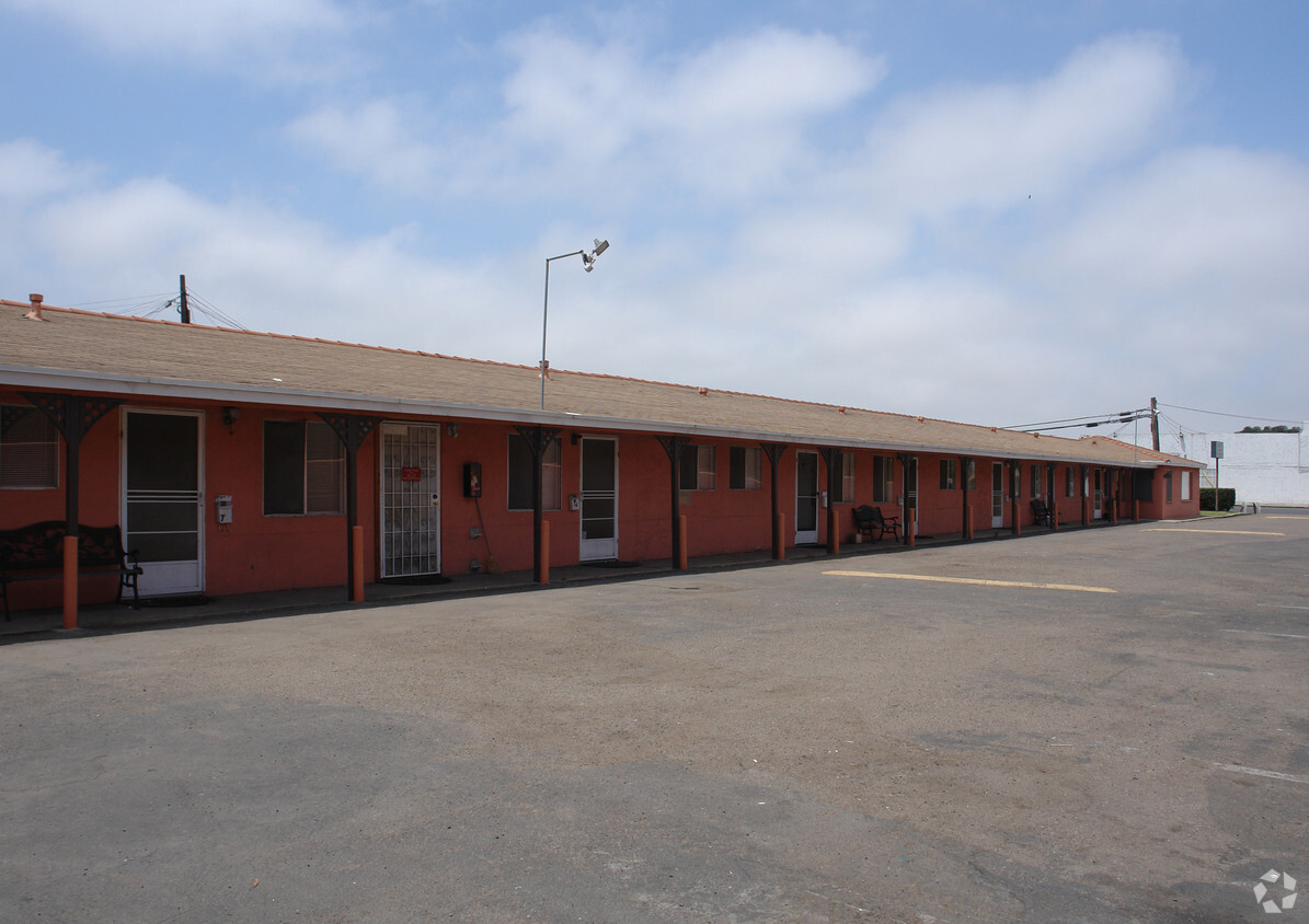 Primary Photo - 1135 Hollister St