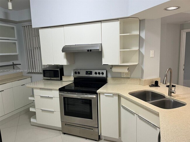 Foto del edificio - 3115 NE 184th St