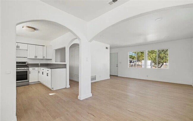 Building Photo - 38466 Sumac Ave