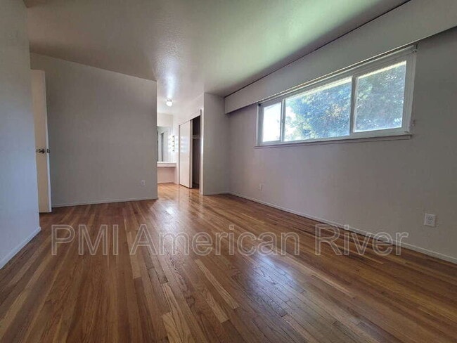 Building Photo - 9060 Talisman Dr