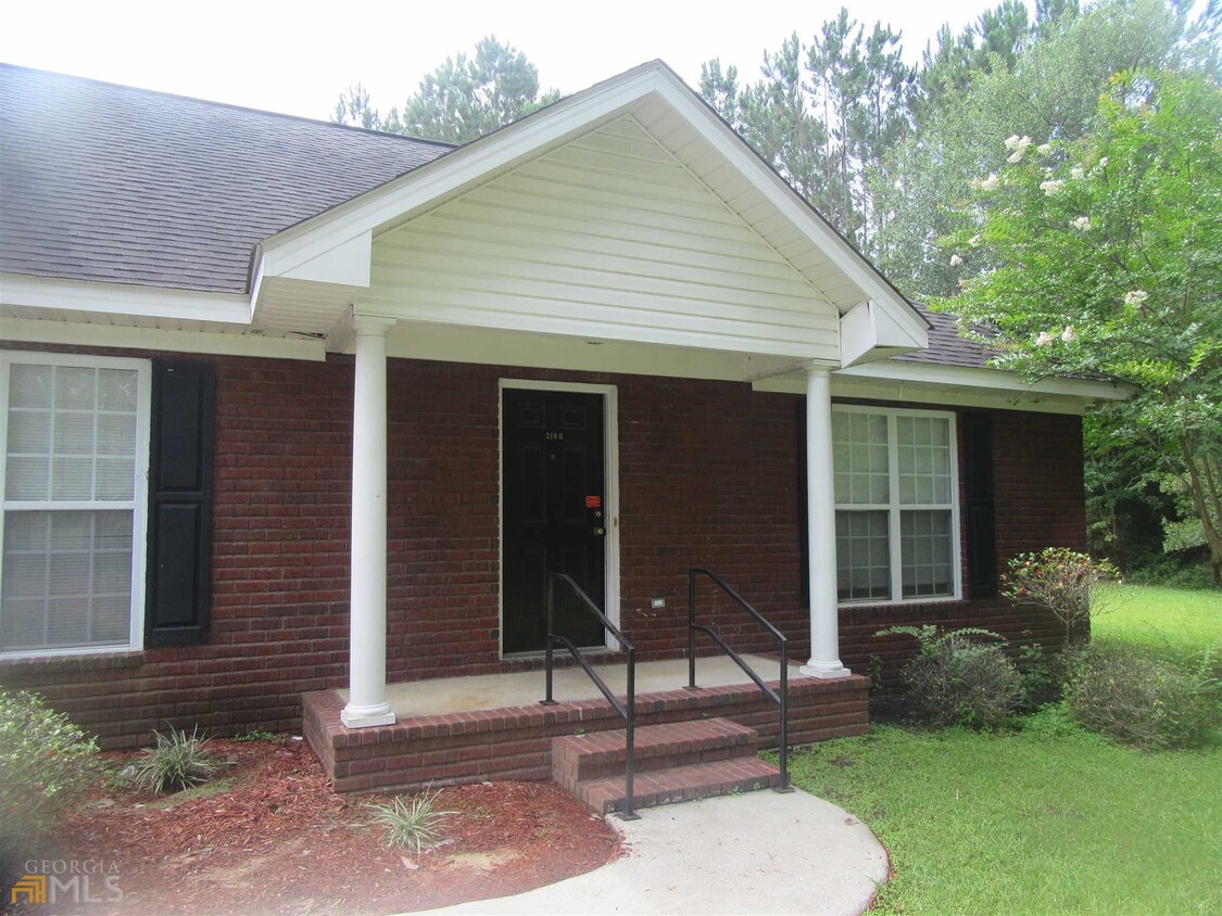 210 Courtney Way Unit B, Statesboro, GA 30458 - Room For Rent In ...