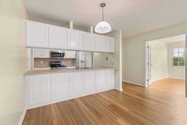 Foto del edificio - 3/2 Duplex Close to Tiger Town- Available ...