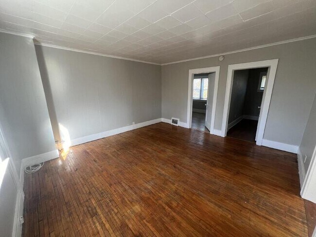 Building Photo - 463 Catawba Ave