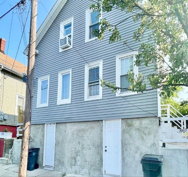 Building Photo - 865-867 Manton Avenue