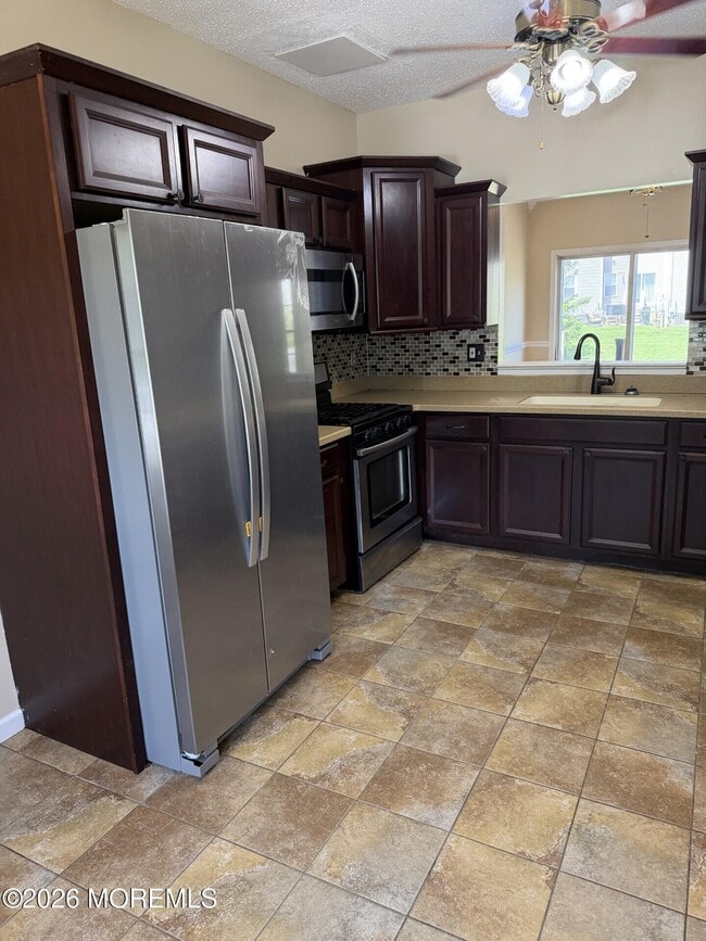 Building Photo - 3904 Plowmans Ct