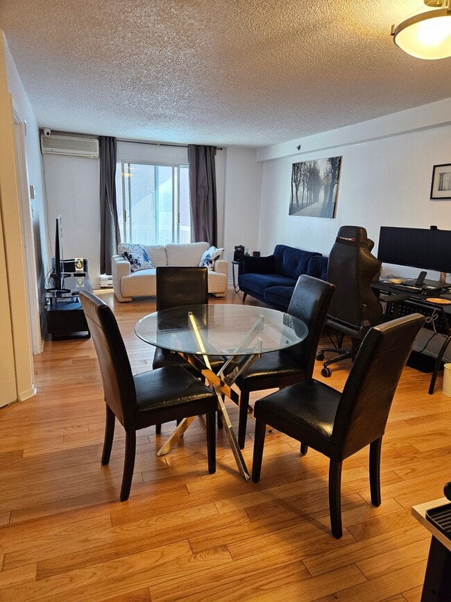 Photo du bâtiment - 10100 Rue Paul-Comtois
