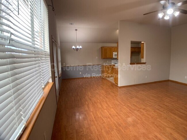 Foto del edificio - 16229 Everglade Ln