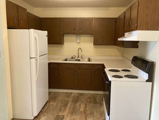 Building Photo - 107 Maple St