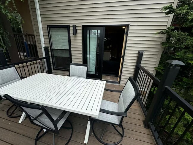 Photo - 1924 Bainbridge Apartment