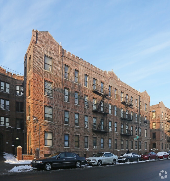 Building Photo - 474 E 98th St