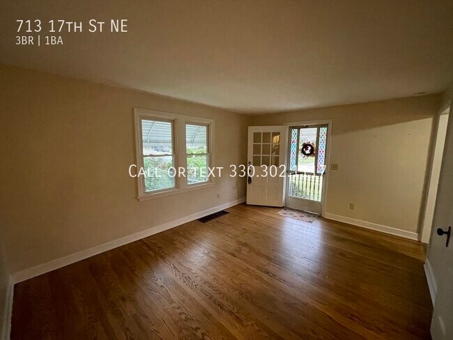 Building Photo - Three bedroom one bathroom home for rent