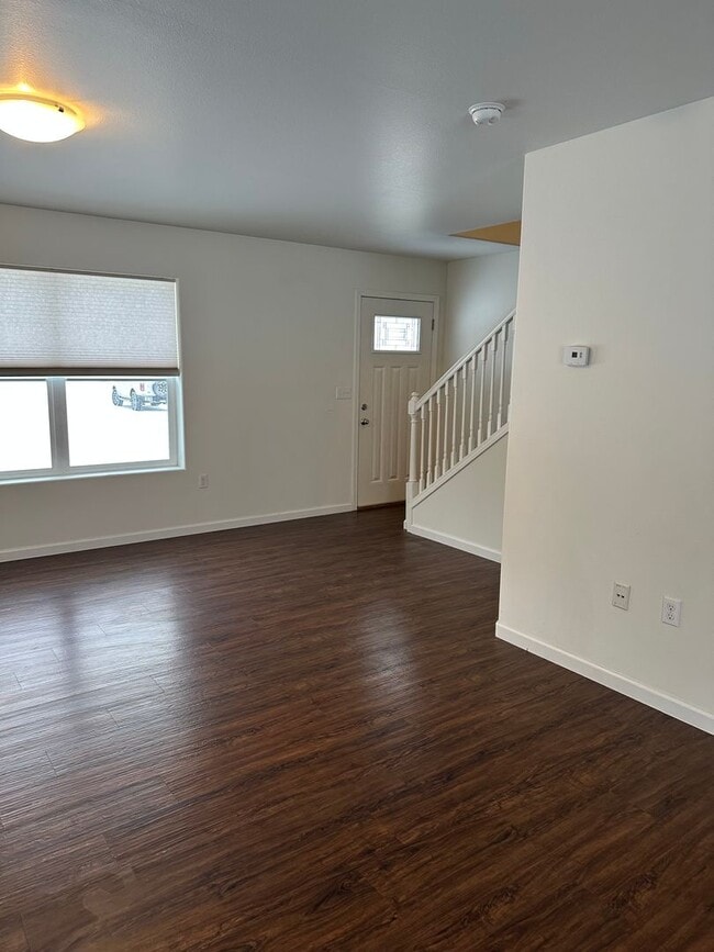 Building Photo - 2271-2271 S Valley Loop