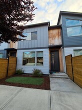 Building Photo - 129 N 44th Pl