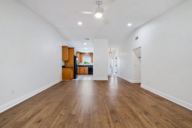 Building Photo - 8452 SE Croft Cir