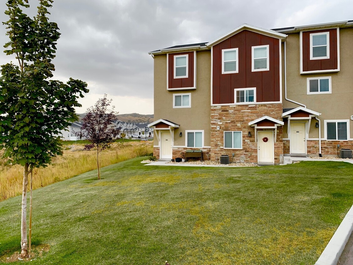 Front Elevation (end unit) - 14507 S. Abbey Bend Lane