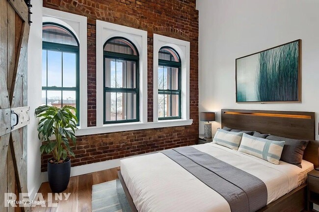 Foto del edificio - 16 Howard Ave