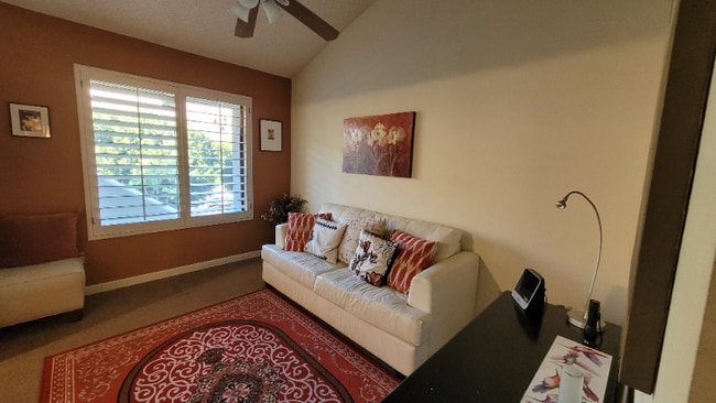 Building Photo - 1100 E Amado Rd