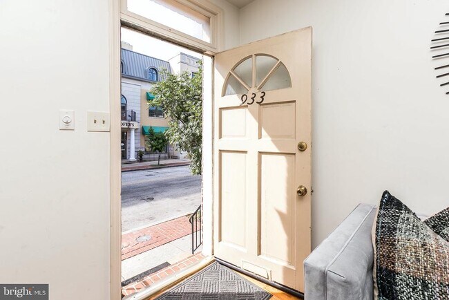 Foto del edificio - 933 S Charles St