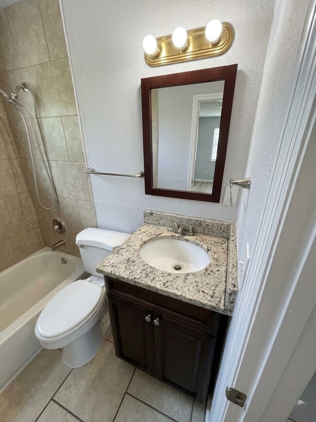 Foto del edificio - 740 W Robinson St