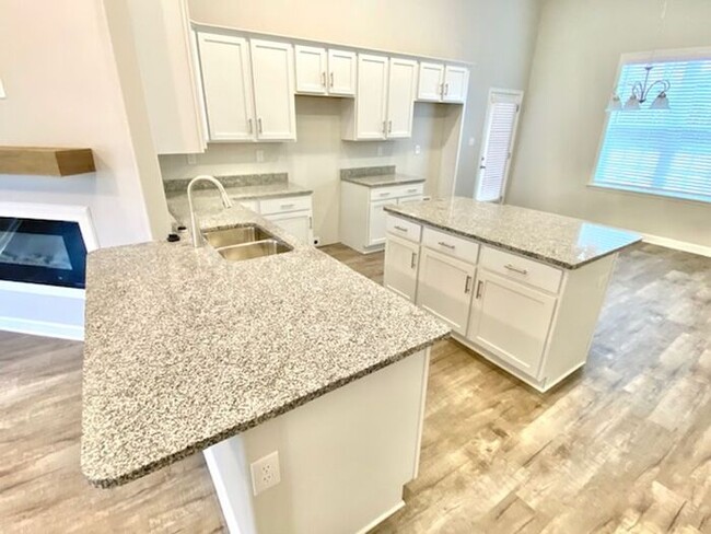 Foto del edificio - Now Leasing a 5 Bedroom 3 Bath Home in Byh...